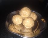 લાડુ(Ladoo Recipe in Gujarati) રેસીપી સ્ટેપ2ફોટો
