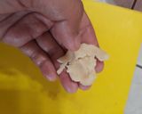 Foto langkah ke 4 dari resep Bakpia kering isi coklat (takaran sendok).