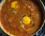 Foto del paso 2 de la receta: HUEVOS EN SALSA DE TOMATE con muzzarella (fácil, nutritivo y rápido)