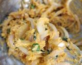 A picture of step 2 of Kadhi Pakoda.