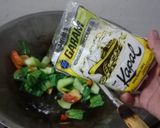 Foto langkah ke 5 dari resep Tumis Pakcoy Tahu Simple.