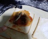 A picture of step 3 of Chicken pizza sandwich.