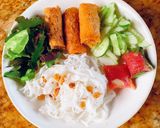 Hình bước làm 4 của món Bún chả giò, nem chua 😊
