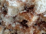 Plăcută tip baclava cu nucă stafide și nucă de cocos