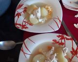 Foto del paso 2 de la receta: Consomé de gallina con huevo picado