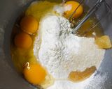 Foto langkah ke 2 dari resep Bolu Pandan Lembut 4 telur (All In One Method).