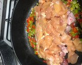 Foto del paso 4 de la receta: Pollo con fideos y gambones