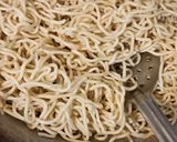 नूडल्स (noodles recipe in marathi) रेसिपी स्टेप 2 फोटो 