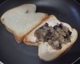 Foto del paso 3 de la receta: Sándwich🌯🧆🥪 de queso y berenjena🥙🍆🧀