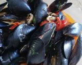 Foto del passaggio 5 della ricetta #482 Cozze alla tarantina 🍣🍅🌶️🌿