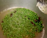 A picture of step 1 of Matar pulao.