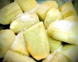 A picture of step 1 of Banana and Tapioca Pudding with Coconut Milk (Chè Chuối Chưng Nước Cốt Dừa).
