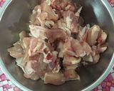 รูปขั้นตอนการทำที่ 1 ของ “ผัดพริกเผาไก่กรอบ”