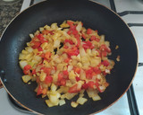 Foto del paso 1 de la receta: Revuelto de arvejas, huevo y cebolla