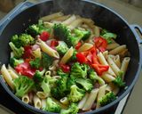 A picture of step 5 of [Single Serving] Stir-Fried Sausage Pasta.