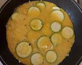 Foto del paso 3 de la receta: Tortilla de huevo con calabacitas