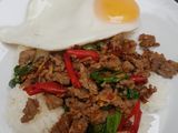 กะเพราหมูสับ ไข่ดาว ไร้น้ำมันแห้งๆ จัดจ้าน