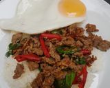 รูปขั้นตอนการทำที่ 6 ของ กะเพราหมูสับ ไข่ดาว ไร้น้ำมันแห้งๆ จัดจ้าน