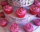 Foto langkah ke 6 dari resep Simple vanilla Cupcakes Untuk Ulang Tahun Anak.
