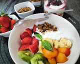 Foto del paso 5 de la receta: Bowl de fruta, yogur y granola