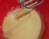 A picture of step 3 of Basic chocolat cake: normal and pimped.