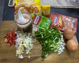Foto langkah ke 1 dari resep Martabak Mie Kornet.