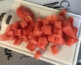 Une image de l'étape 5 de Salade de pastèque et melon vert au jus de cerises.