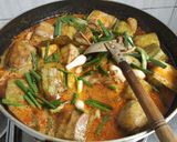Foto langkah ke 4 dari resep Kare ayam kampung plus terong ungu..... 😋😋😋.