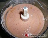 Φωτογραφία βήματος 2 της συνταγής Pink Smoothie με γιαούρτι