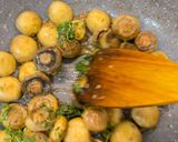 Foto langkah ke 7 dari resep Buttery Garlic Mushrooms.