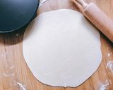 Hình bước làm 2 của món 🌱 Đế Pizza Không Men Mỏng Giòn