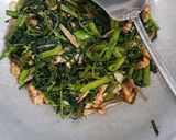 Foto langkah ke 4 dari resep Tumis kangkung teri saus tiram.