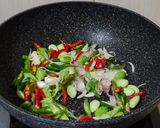 Foto langkah ke 2 dari resep Oseng Ayam.