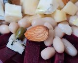 Foto del paso 3 de la receta: Ensalada de remolacha, alubias blancas, manzana y más 🥗