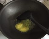 Foto langkah ke 1 dari resep Nasi goreng homey x daun seledri.