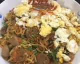 Foto langkah ke 4 dari resep Mie goreng ulang tahun.
