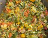 Foto del paso 4 de la receta: Guiso de porotos verdes y zapallos acompañado de papas y camote