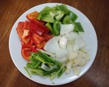 Hình bước làm 1 của món Mực xào sốt xí muội