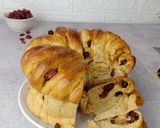 Foto langkah ke 5 dari resep Cranberry Crown Bread.