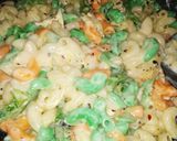 A picture of step 4 of Cheesy Tricolor White Sauce Pasta.