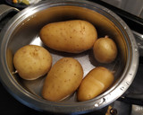 Foto del paso 1 de la receta: Tortitas de patatas rellenas