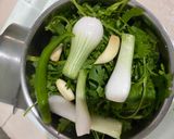 हरे प्याज़ की चटनी (hare pyaz ki chutney recipe in Hindi) रेसिपी चरण 2 फोटो