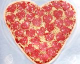 รูปขั้นตอนการทำที่ 3 ของ พิซซ่าสื่อรัก ❤ เปปเปอร์โรนีพิซซ่า🍕สื่อรัก ❤/ พิซซ่า ❤ หัวใจ /พิซซ่าวาเลนไทน์  (โฮมเมดพิซซ่าแป้งบาง)