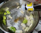 รูปขั้นตอนการทำที่ 2 ของ ต้มยำเห็ด (มังสวิรัติ) | Mushrooms Tum Yum Soup
