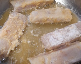 Foto del paso 2 de la receta: Merluza rebozada con tomate