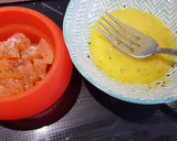 Foto del paso 2 de la receta: Mini quiche de salmón al microondas con lékué