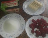 Foto del paso 1 de la receta: Mousse de chocolate blanco sobre coulis de frambuesa