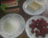 Foto del paso 1 de la receta: Mousse de chocolate blanco sobre coulis de frambuesa