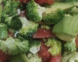 Foto del paso 1 de la receta: Ensalada brócoli, tomate y aguacate con especias