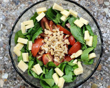 Foto del paso 3 de la receta: 🌱🥗 Ensalada de espinaca, tomate cherry, queso y nuez 🥗🌱